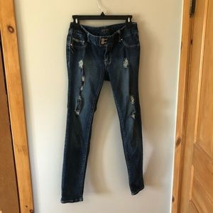 ❗️❗️FLASH SALE❗️❗️Amethyst Body con ripped jeans